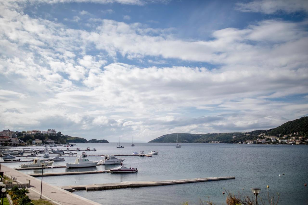 Apartments By The Sea Supetarska Draga - Donja, Rab - 11769 Экстерьер фото